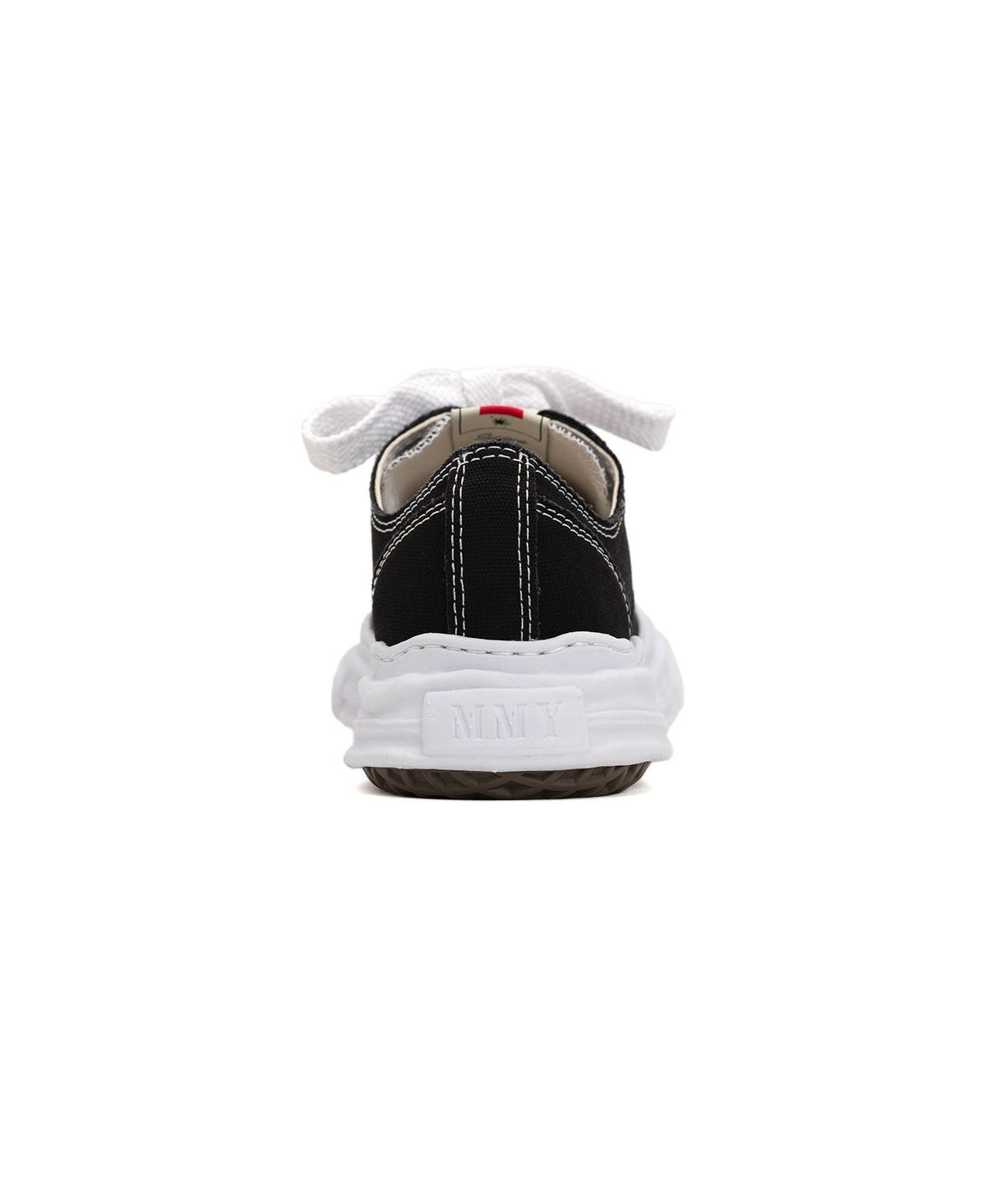 Aeson Low Top Sneaker